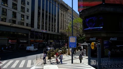BUENOS AIRES — DIC 27, 2017: Street view from touristic bus in Buenos Aires. 스톡 동영상 105144552