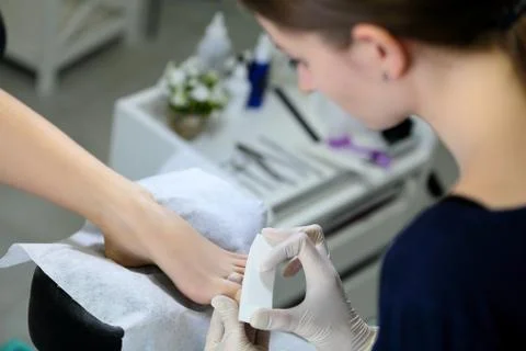 Buff polishing nails Foto stock