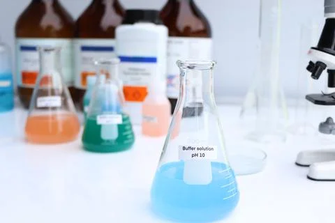 Buffer solution in glass, chemical in the laboratory and industry 스톡 사진
