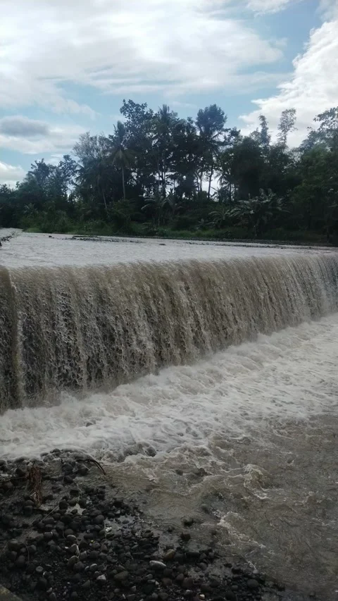 Buffering and raising river flow Video stock 295969039