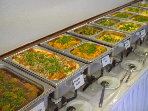 The buffet: the hot food stand open on the table Video stock 80491711