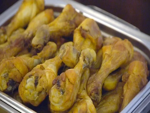 Buffet: hot roast chicken drumsticks 스톡 동영상 80494488