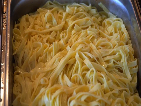 Buffet:  hot spaghetti with butter Vidéo 81186241