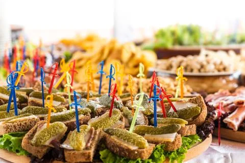 Buffet table with canapes of rye bread, lard and pickled cucumbers Fotos Stock