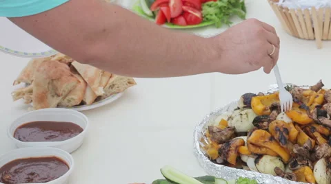 Buffet table Vídeos de archivo 40551806