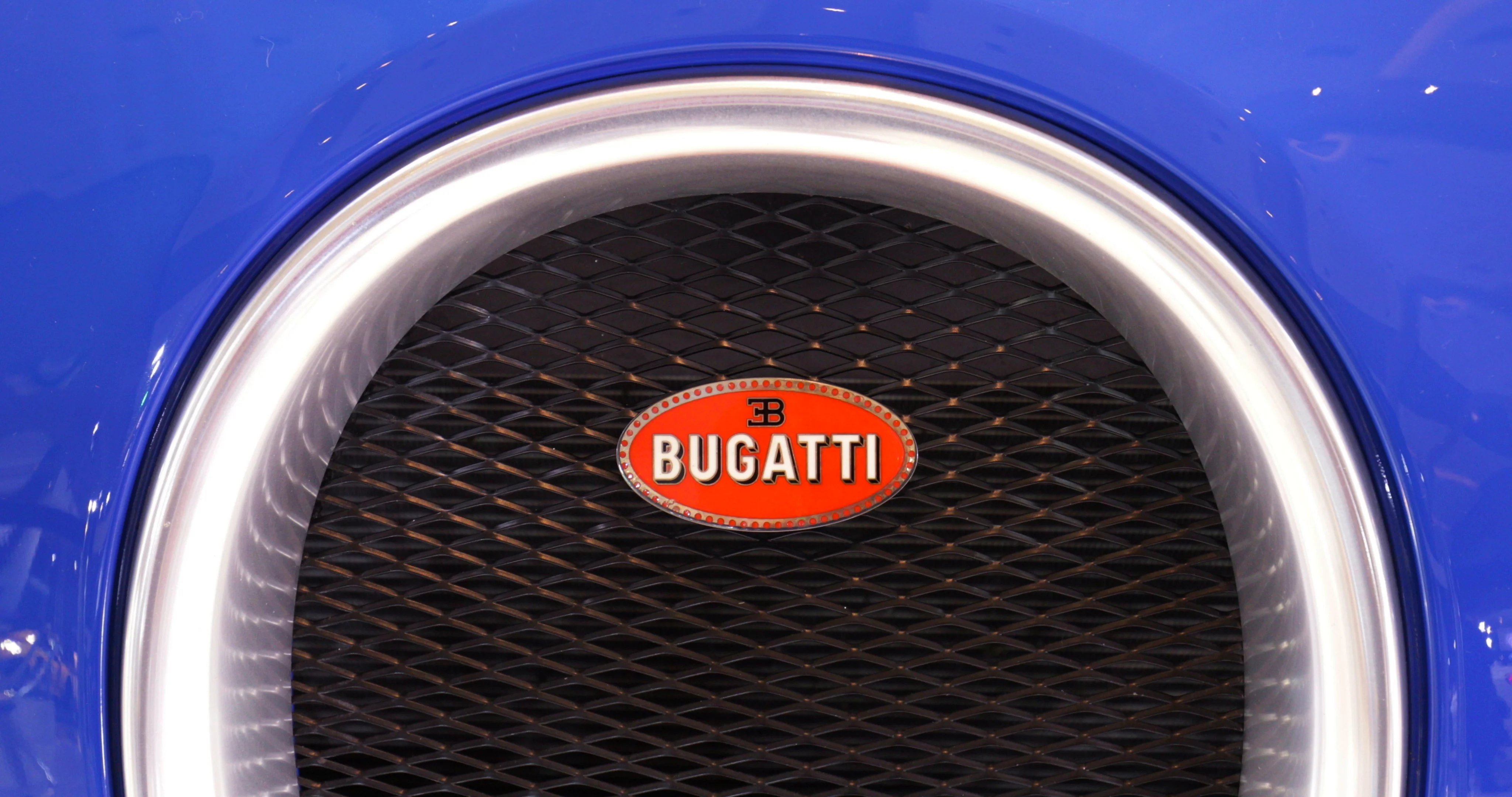 This 8,000-mile Bugatti Veyron is Bring a Trailer's 50,000th listing - CNET