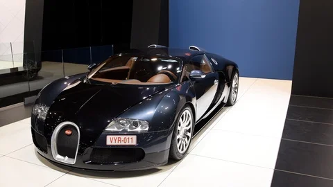 Bugatti Veyron Stock Video Footage Royalty Free Bugatti Veyron Videos Pond5 - bugatti veyron engine rev roblox sound