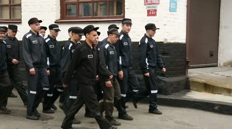 Build prisoners in the prison yard. The prison yard. 스톡 동영상 37883556