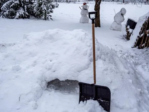 Build snow hell in winter. Fotos Stock