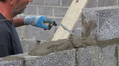 Builder building blocks for a house 動画素材 78060862