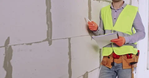Builder carries out preparatory work before apartment renovation Stock Footage 309081418