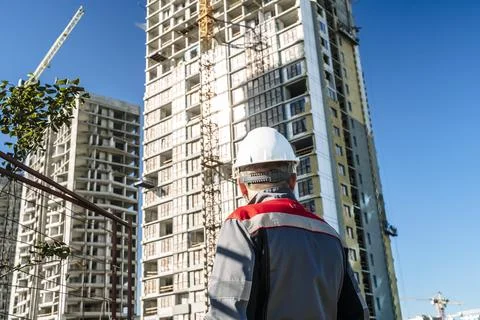 Builder at a construction site. Construction of a high-rise building and a Foto stock