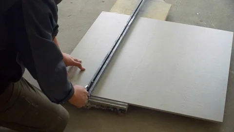 Builder cuts ceramic tile close up 스톡 동영상 121718910