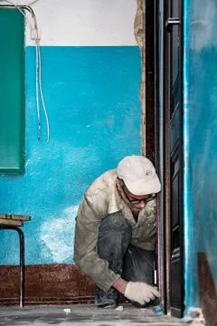 Builder is engaged in construction and installation works Stock-Fotos