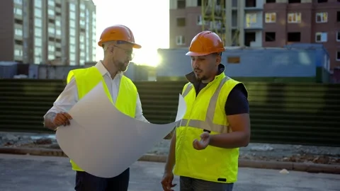 Builder explains how to do better work with drawing 스톡 동영상 157714096