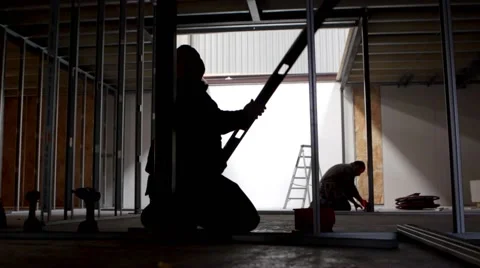 Builder fixes wall support on construction site 스톡 동영상 61919233