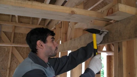 The builder hammers a nail. Construction of the house from a tree 스톡 동영상 103218641