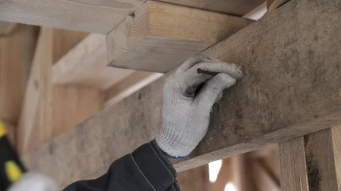The builder hammers a nail. Construction of the house from a tree Video stock 103218938