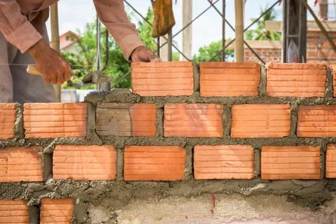 Builder laying bricks in site. Stock-Fotos