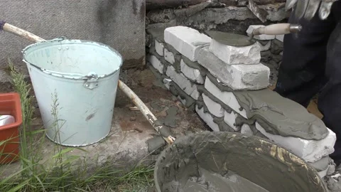The Builder is laying bricks on the solution Stock-Footage 136639286