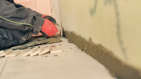 Builder lays a small tile Видео 90782952