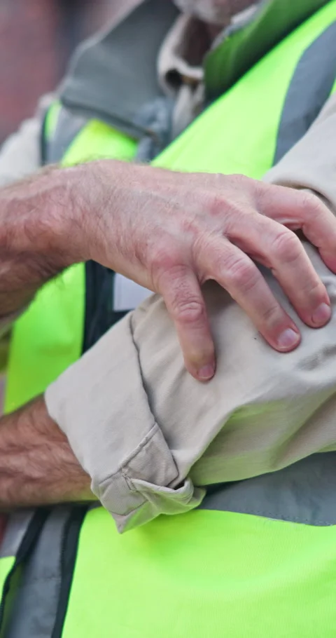 Builder, man and arm pain on construction site with injury, medical problem and Vídeos de archivo 340949838
