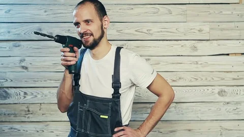 Builder is playing with a screwdriver Vídeo Stock 82975820