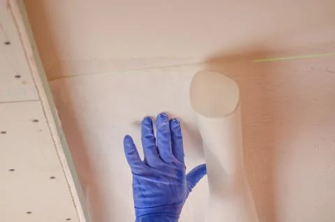 The Builder puts plaster on the wall.Hand holding a spatula with construction Stock Photos