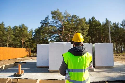 The builder  talking on the phone. Architect in a protective yellow helmet an Foto stock