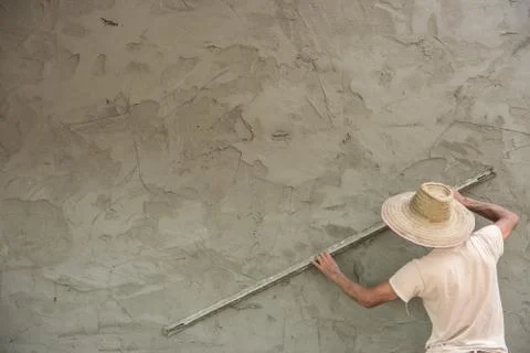 Builder worker plastering  concrete at wall Stock-Fotos