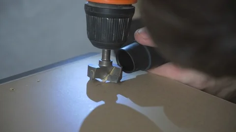 The Builder works with an electric cutter Видео 103950211