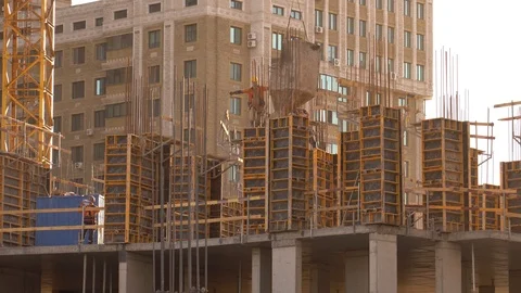 Builders at the construction site 스톡 동영상 91580207