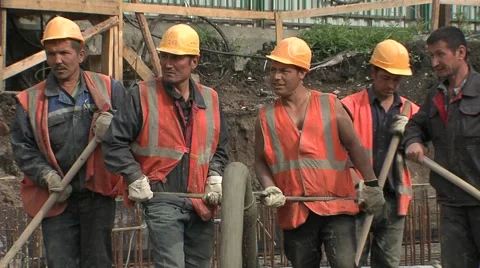Builders at the construction site pour concrete Stock Footage 5165036