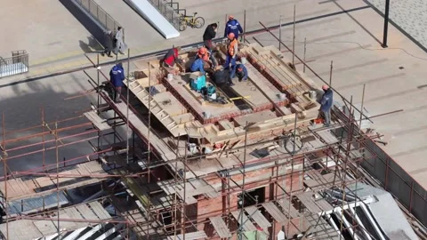 Builders lay bricks at the tower construction site 스톡 동영상 162414213