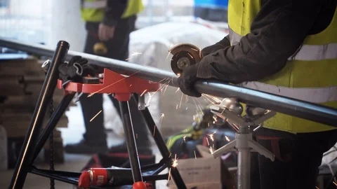 Builders working on the construction site 스톡 동영상 104013562