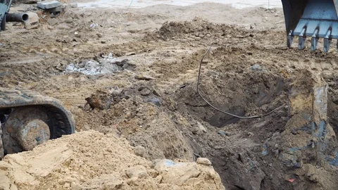 Builders working on a construction site 스톡 동영상 105682841