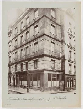 Building, 1 rue Mathieu-mole (current quay of goldsmiths), at the corner o... Fotos de archivo