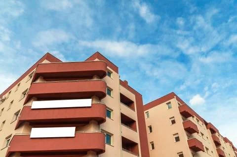 Building against the sky with clouds Fotos de archivo