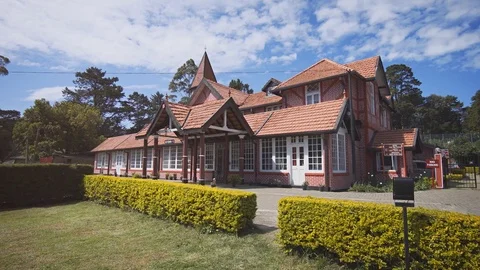 Building and Grounds of Old Post Office in Nuwara Eliya Stockbeeldmateriaal 74630820