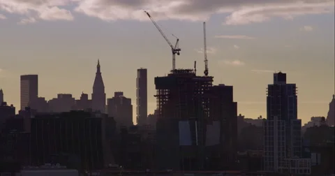 Building being constructed in the Manhattan skyline Stock Footage 51434460