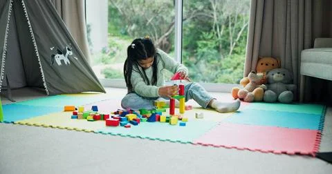 Building blocks, relax and game with kid in home for learning, creative puz.. Stock Photos