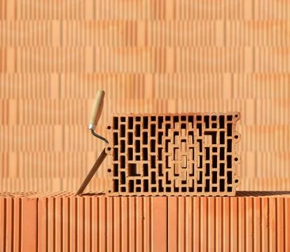 Building a brick wall. Foto stock