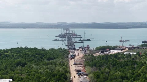 Building Bridges Connecting Two Sides of the City Видео 345382234