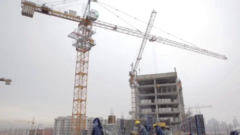 Building of the building in winter Stockbeeldmateriaal 83739379