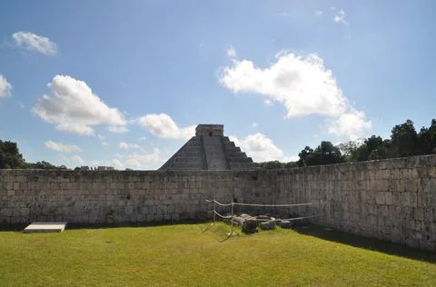 Building at the Chichen Itza archaeological site, Mexico Stock Photos