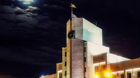 Building with clock - Timelapse Vídeos de archivo 60770618