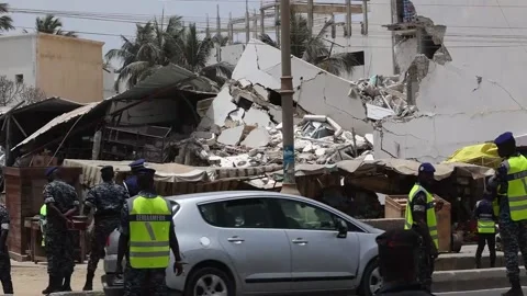 Building collapse in Dakar due to unknown causes, DAKAR, SN - 08 May 2025 Vidéo 308657010