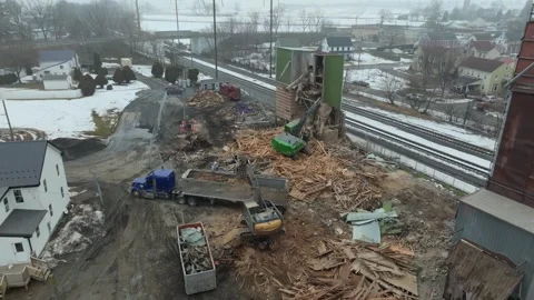 Building Collapse in Small Town Leads to Major Cleanup Efforts in Winter Seas Vídeos de archivo 331955756