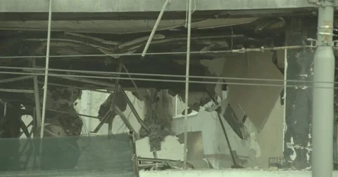 Building is collapsing falling concrete and bricks Vídeos de archivo 67368858