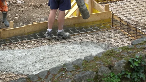Building construction worker pouring cement or concrete with pump tube. Stock-Footage 106630798